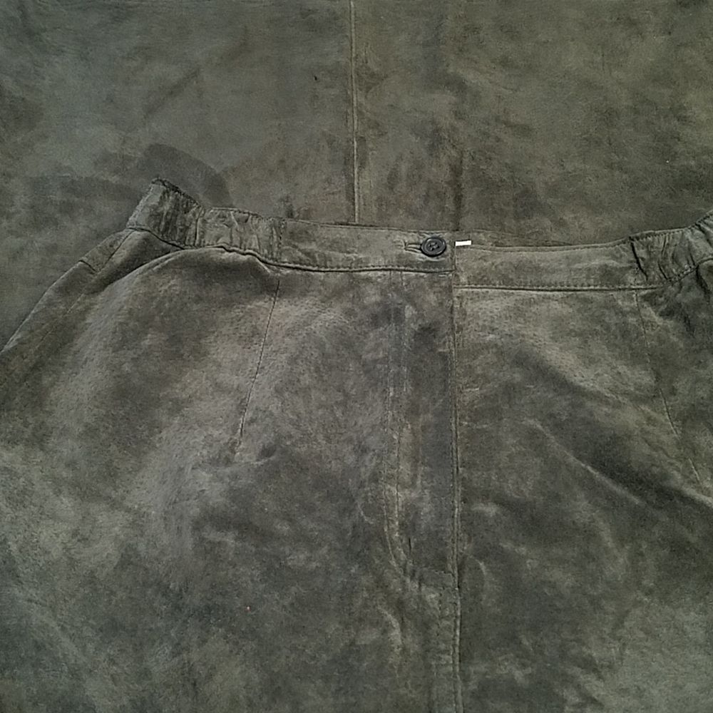 Drapers & Damons dark olive green size 8 100% leather (feels like suade)skirt. - Picture 7 of 11